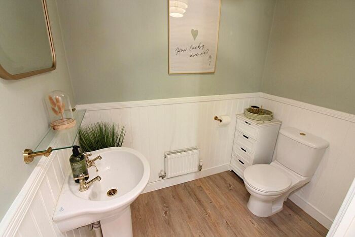 3 Bedroom End Of Terrace House For Sale In Angelica Avenue, Stotfold, Hitchin, SG5