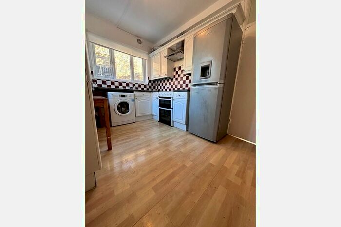 2 Bedroom Flat To Rent In Bensham Grove, Thornton Heath, CR7