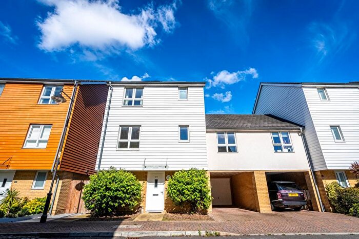 5 Bedroom Terraced House To Rent In The Causeway, St Mary`S Island, Chatham, Kent, ME4