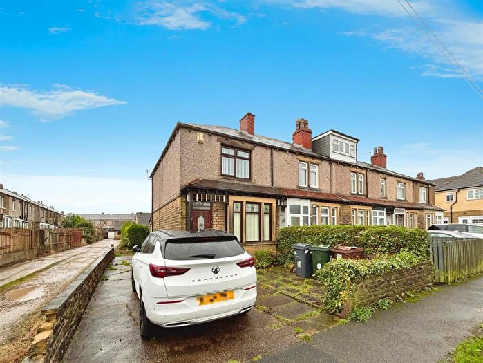 2 Bedroom End Of Terrace House For Sale In Auckland Road, Bradford, BD6