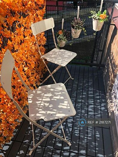 2 Bedroom Flat To Rent In East Street, London, SE17