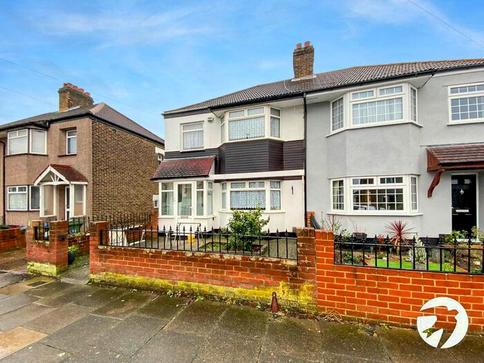 3 Bedroom Semi-Detached House To Rent In Lynmere Road, Welling DA16