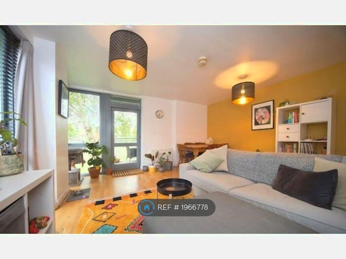 3 Bedroom Flat To Rent In Morton House, London, E5