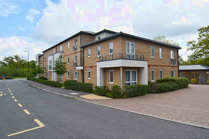 2 Bedroom Flat To Rent In Sunwood Drive, Hook, RG27