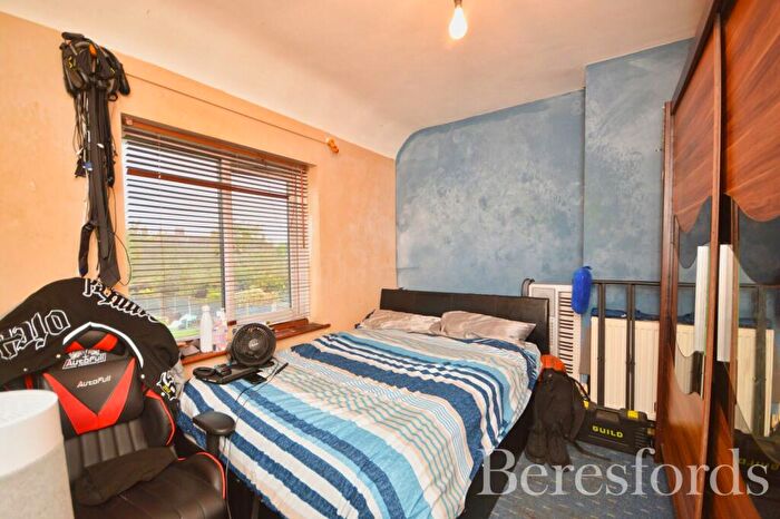 3 Bedroom Terraced House For Sale In Green Lane, Dagenham, RM8