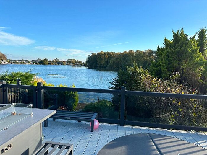 3 Bedroom Mobile/park Home For Sale In Sleaford Road, Tattershall Lincoln, LN4