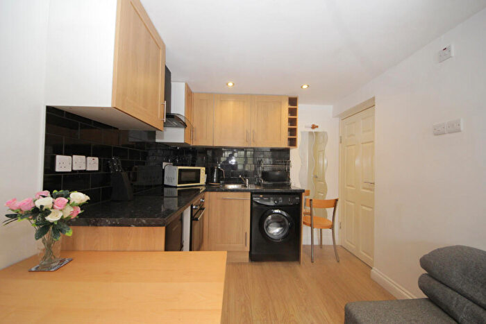 1 Bedroom Maisonette To Rent In Kinderton Close, Southgate, London, N14