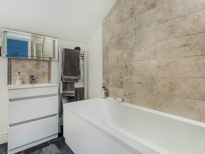 2 Bedroom Apartment To Rent In Ref: Gk - Reigate Road, Reigate, RH2