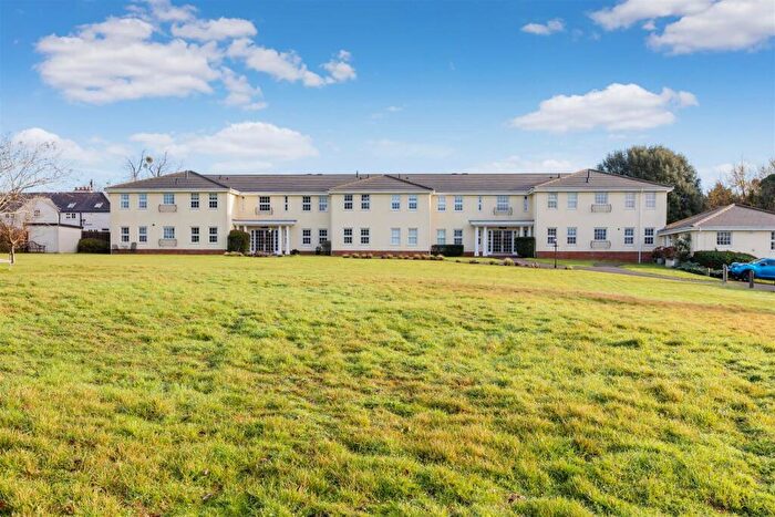 2 Bedroom Apartment For Sale In Berry Hill, Taplow, Maidenhead, SL6
