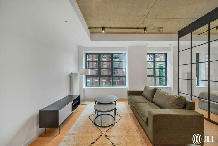 Apartment To Rent In Douglass Tower, London, E14