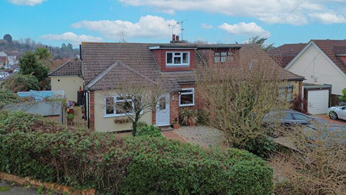 5 Bedroom Semi-Detached House For Sale In Waverley Crescent, Wickford, SS11