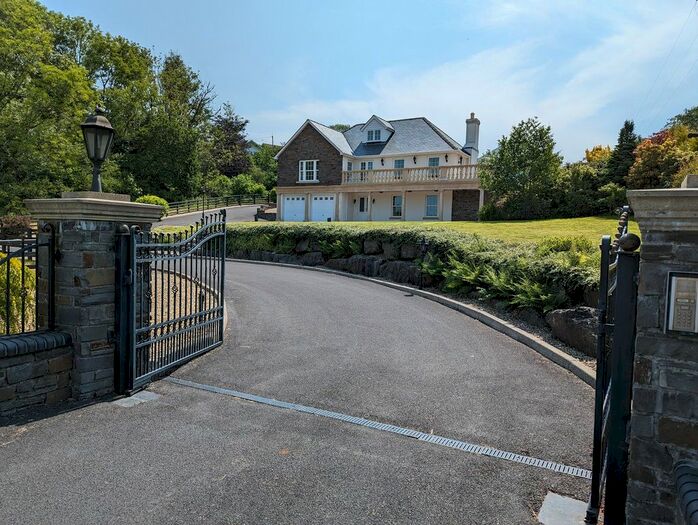 4 Bedroom Detached House For Sale In Carmarthen Road, Llanybydder, Carmarthenshire., SA40