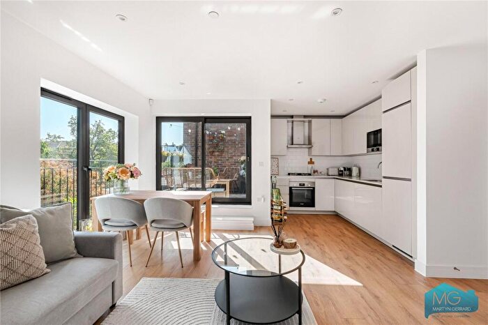 1 Bedroom Apartment For Sale In Keats Place, Bounds Green, London, N11