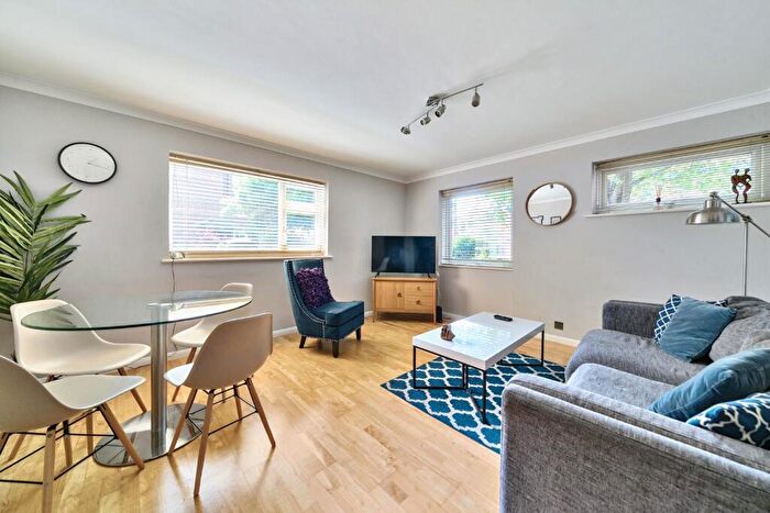 2 Bedroom Flat For Sale In Alma Road, Windsor, SL4