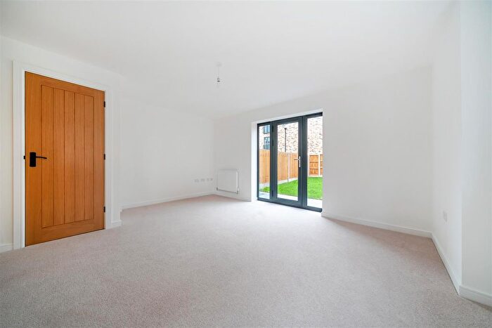 2 Bedroom End Of Terrace House To Rent In Bridgewater Close, Nottingham, NG2