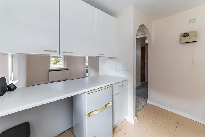 2 Bedroom Flat To Rent In Jackman Close, Abingdon, OX14