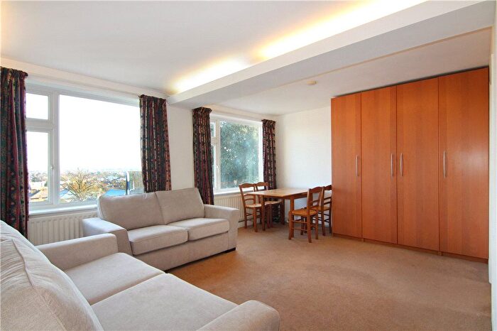 1 Bedroom Flat To Rent In Hillymead, Thornton Hill, SW19