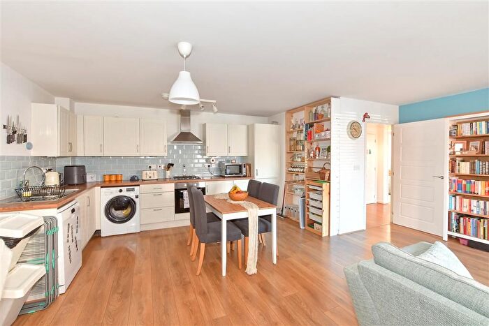 2 Bedroom Flat For Sale In Bedivere Road, Crawley, West Sussex, RH11