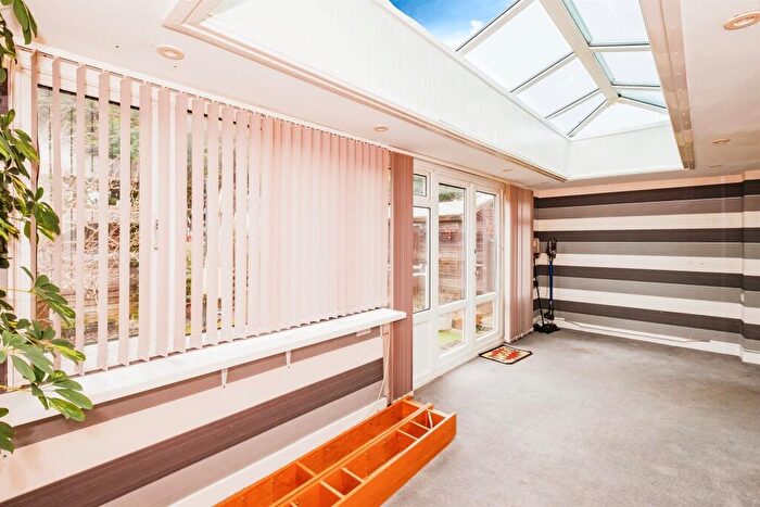 2 Bedroom Bungalow For Sale In Burrell Avenue, Lancing, BN15