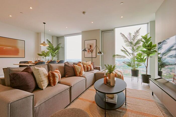 2 Bedroom Property To Rent In Cortland At Colliers Yard- Bed, M3