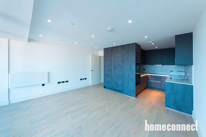 3 Bedroom Flat To Rent In Colts Village Apartments, Barking Road, London, E6