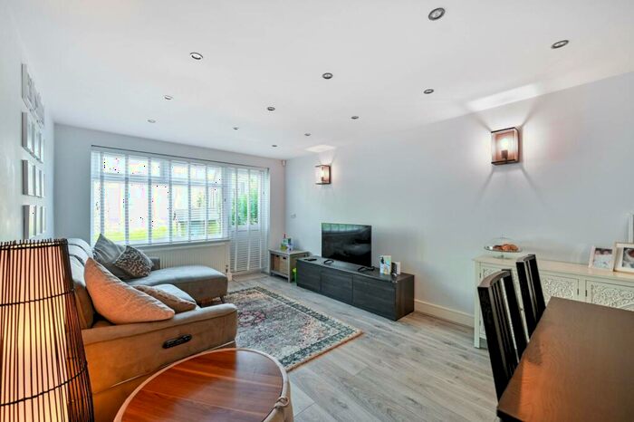 2 Bedroom Maisonette To Rent In Canforth Close, Epsom, KT19