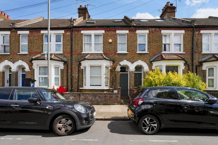 4 Bedroom Semi-Detached House To Rent In Inworth Street, SW11