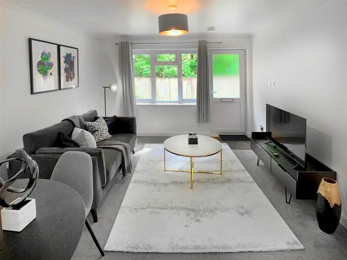 1 Bedroom Property To Rent In Nightingale Close, Farnborough, GU14