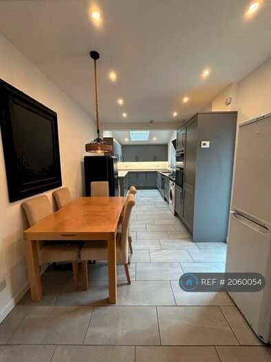 6 Bedroom End Of Terrace House To Rent In Braemar Road, Manchester, M14