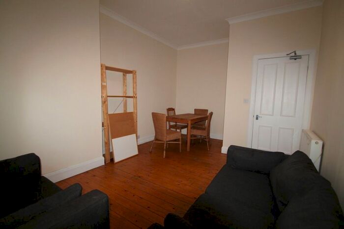 3 Bedroom Flat To Rent In Gorgie Road, Gorgie, Edinburgh, EH11