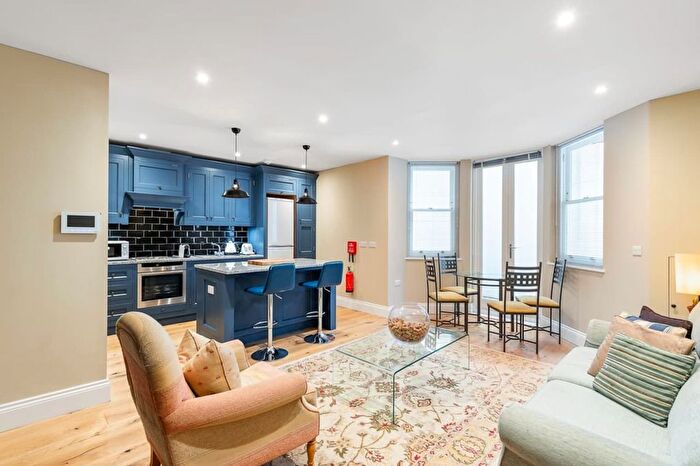 1 Bedroom Flat To Rent In Flat Clapham Common Westside, London, SW4