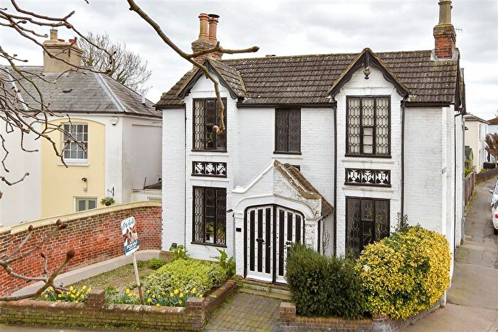 3 Bedroom Semi Detached House For Sale In South Road, Faversham, Kent, ME13