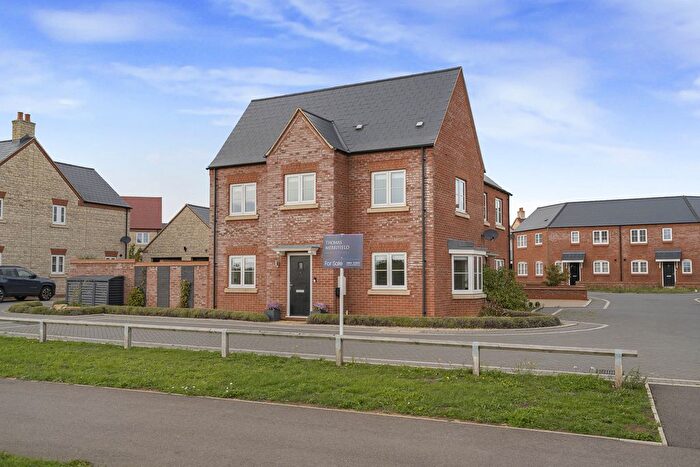 3 Bedroom Semi-detached House For Sale In Kingston Drive, Bicester, OX26