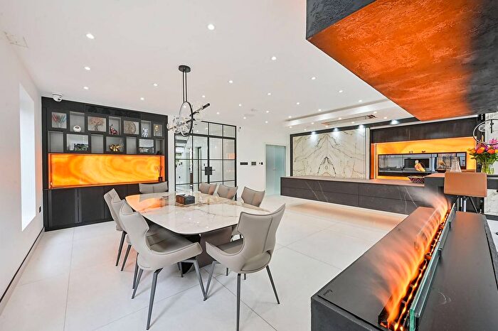 6 Bedroom Semi-Detached House For Sale In Kent Avenue, Ealing, London, W13