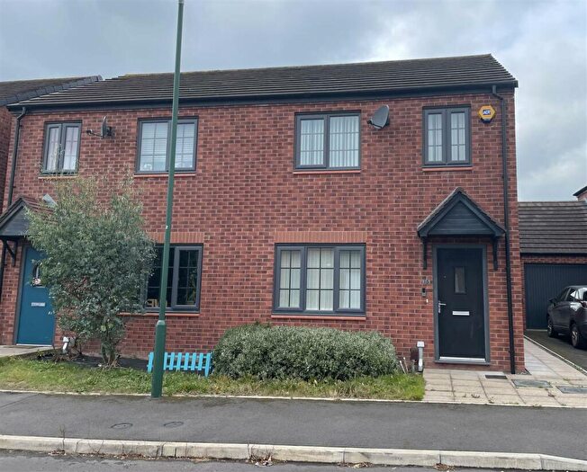 3 Bedroom Semi-Detached House To Rent In Celandine Close, Fordbridge, Solihull, B37