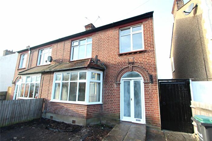 3 Bedroom End Of Terrace House To Rent In Devonshire Road, Gravesend, Kent, DA12