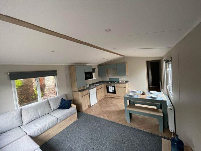 2 Bedroom Park Home For Sale In Newhaven Holiday Park, SK17