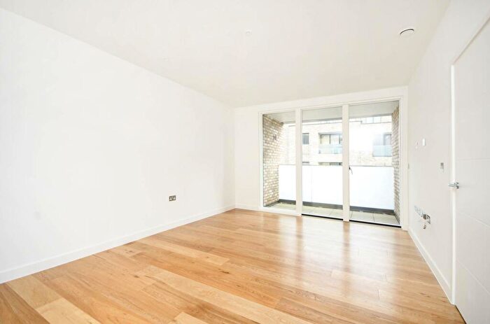 2 Bedroom Flat To Rent In Bristol Walk, Kilburn, London, NW6