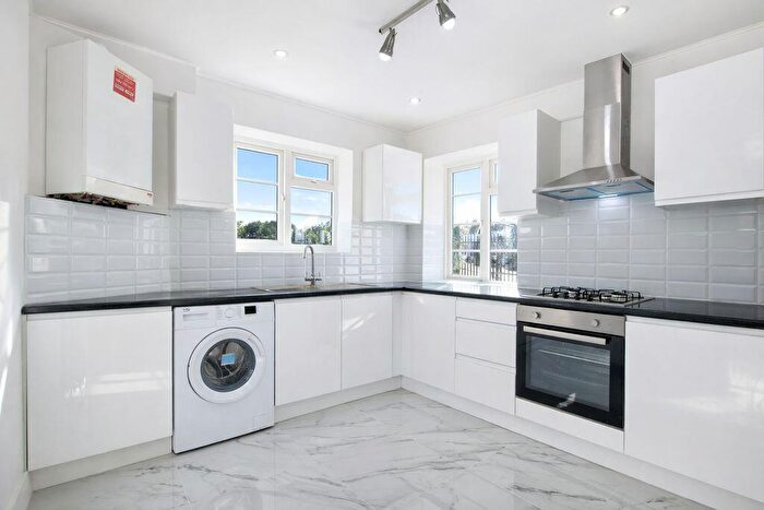 3 Bedroom Flat For Sale In Alexandra Avenue, Harrow, HA2