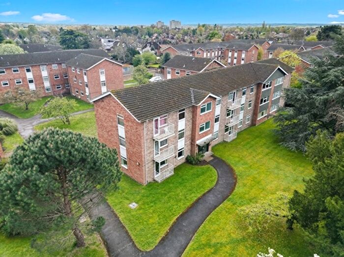 2 Bedroom Flat For Sale In Caroline Court, Bath Road, Reading, Berkshire, RG1