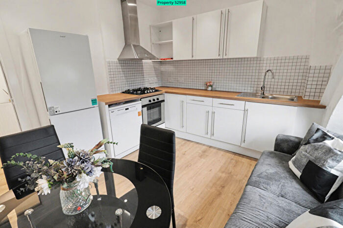 2 Bedroom Flat To Rent In Camden Park Road, London, NW1