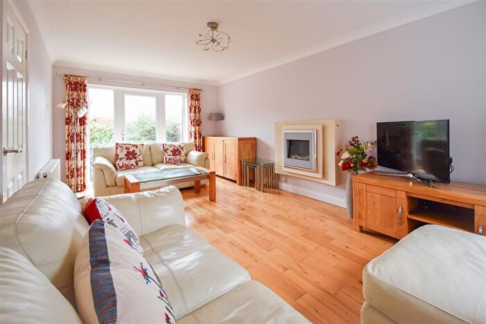 4 Bedroom Detached House For Sale In Moorescroft, Kelvedon Hatch, Brentwood, CM15