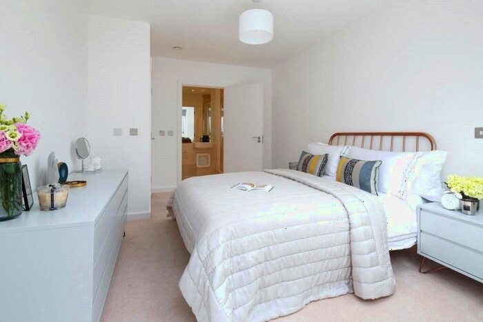 3 Bedroom Apartment To Rent In Batavia Road, London, SE14