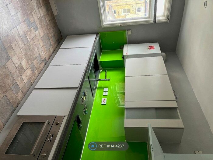 4 Bedroom Flat To Rent In Road, London, W12