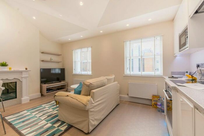 1 Bedroom Flat To Rent In Guilford Street, Bloomsbury, London, WC1N