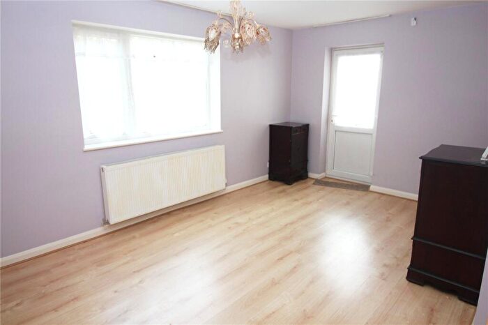 2 Bedroom Flat To Rent In Parkwoods, Rochester Road, Gravesend, Kent, DA12