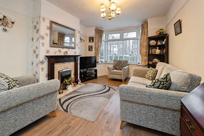 3 Bedroom Terraced House For Sale In Victoria Avenue, Princes Avenue, Hull, HU5