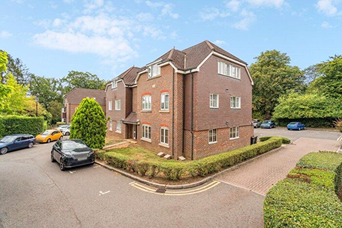 2 Bedroom Apartment For Sale In Cranwells Lane, Farnham Common, Buckinghamshire, SL2
