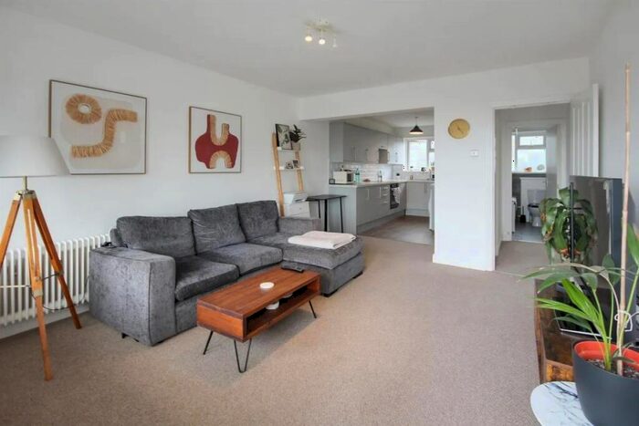 2 Bedroom Flat To Rent In Badminton Road, SW12