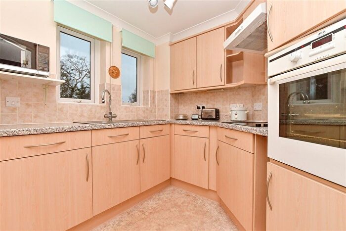 1 Bedroom Flat For Sale In Kingston Road, Epsom, Surrey, KT19